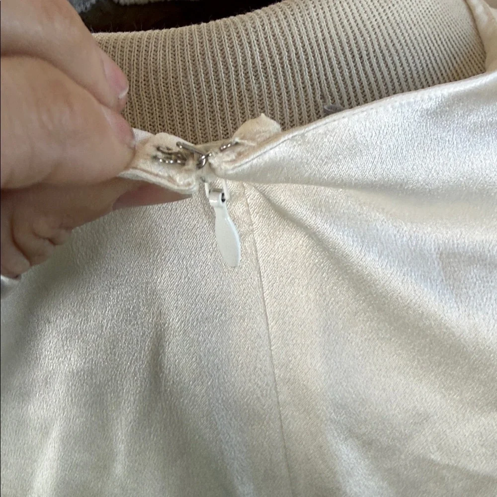 Vince Cream pure silk Blouse size medium - Picture 6 of 14